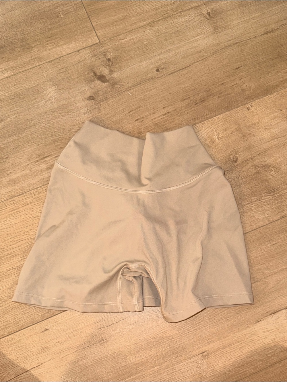 Women’s High-Waist Active Short in Light Beige